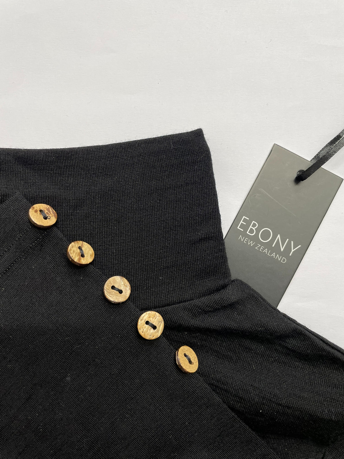 EBAS585 HIGH NECK WITH COCONUT BUTTON CUFF DETAIL