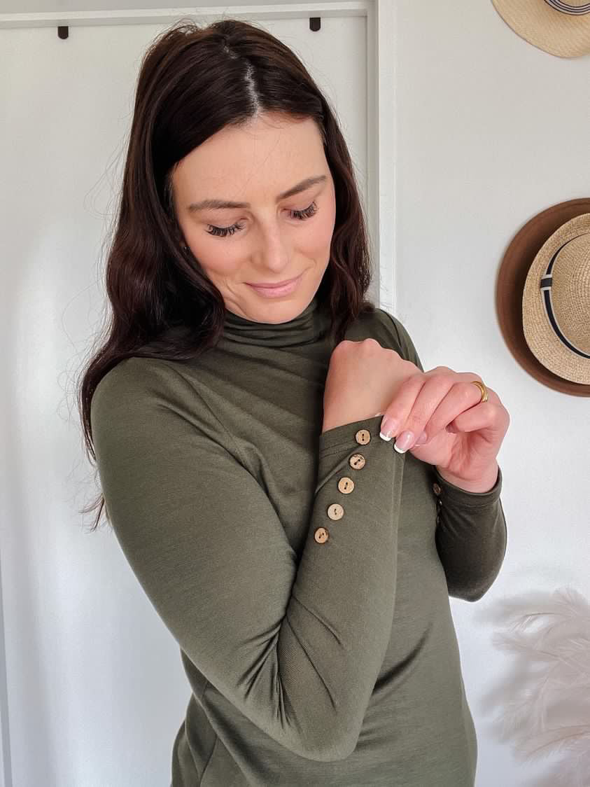 EBAS585 HIGH NECK WITH COCONUT BUTTON CUFF DETAIL